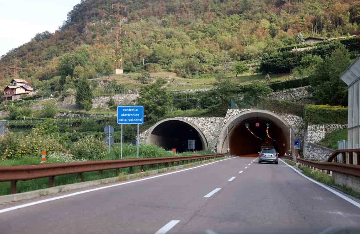 TUNNEL MORI GRANDI-OPERE-13406_imagefullwide