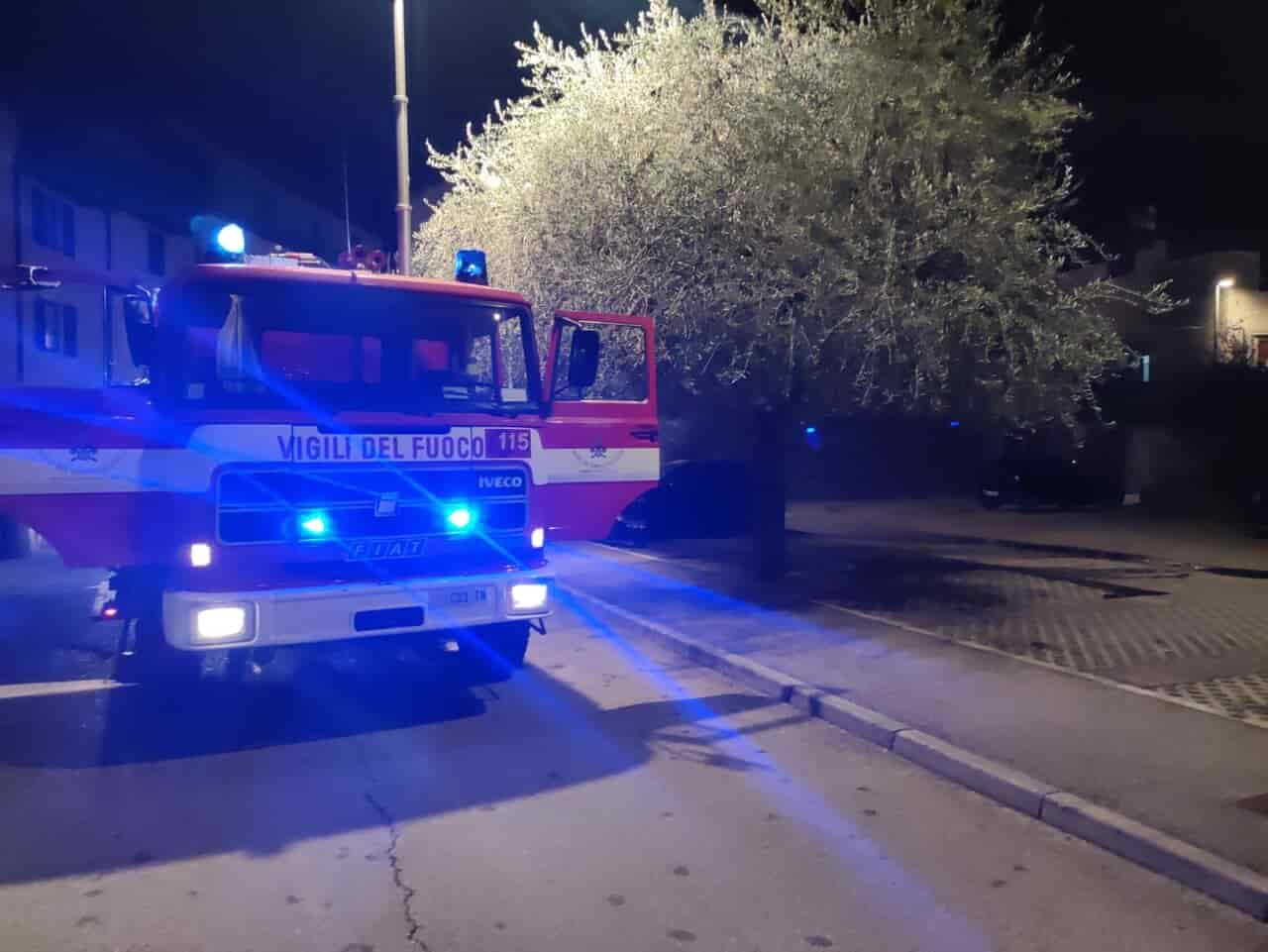 incendio auto dro vigili del fuoco IMG-20221109-WA0007