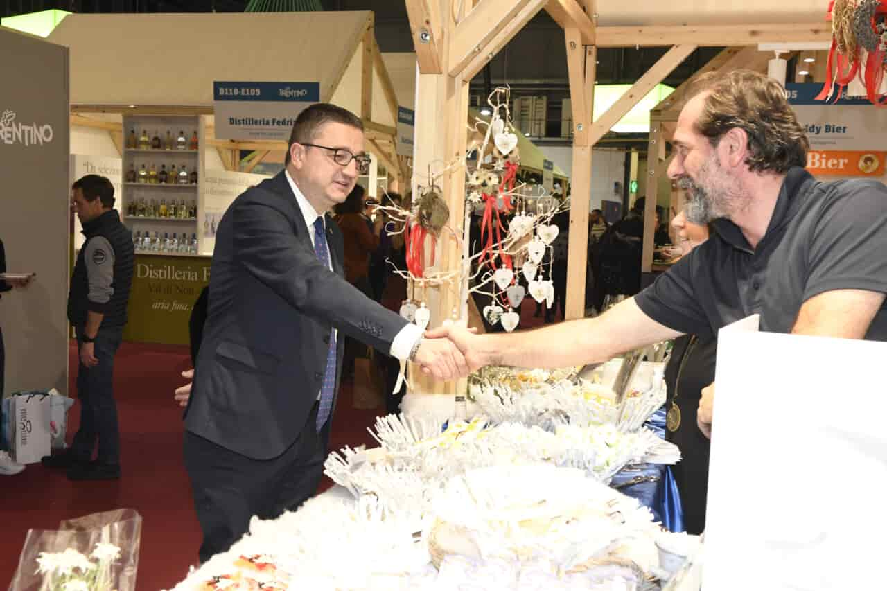 ARTIGIANO IN FIERA MILANO STAND TRENTINO - VISITA PRESIDENTE MAURIZIO FUGATTI