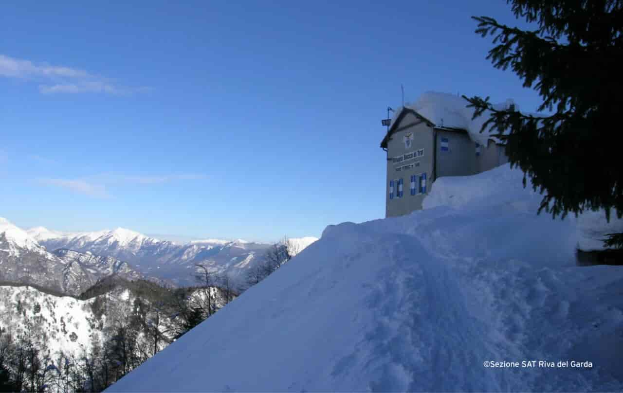 Rifugio-alpino-Bocca-di-Trat-Nino-Pernici-2-scaled-1-1280x808.jpg