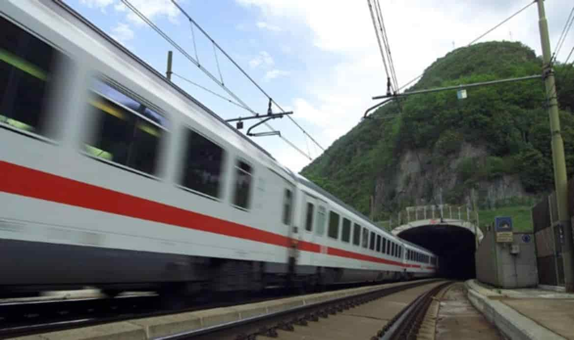 treno ferrovia traforo_del_Brennero-1_imagefullwide