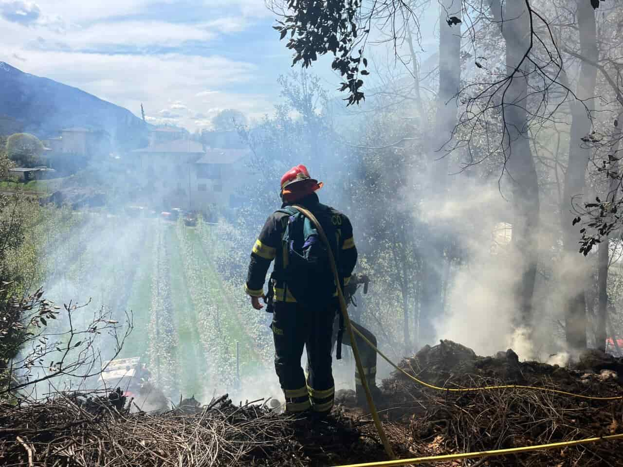 INCENDIO BOSCO PIETRAMURATA DRO VIGILI FUOCO (5)