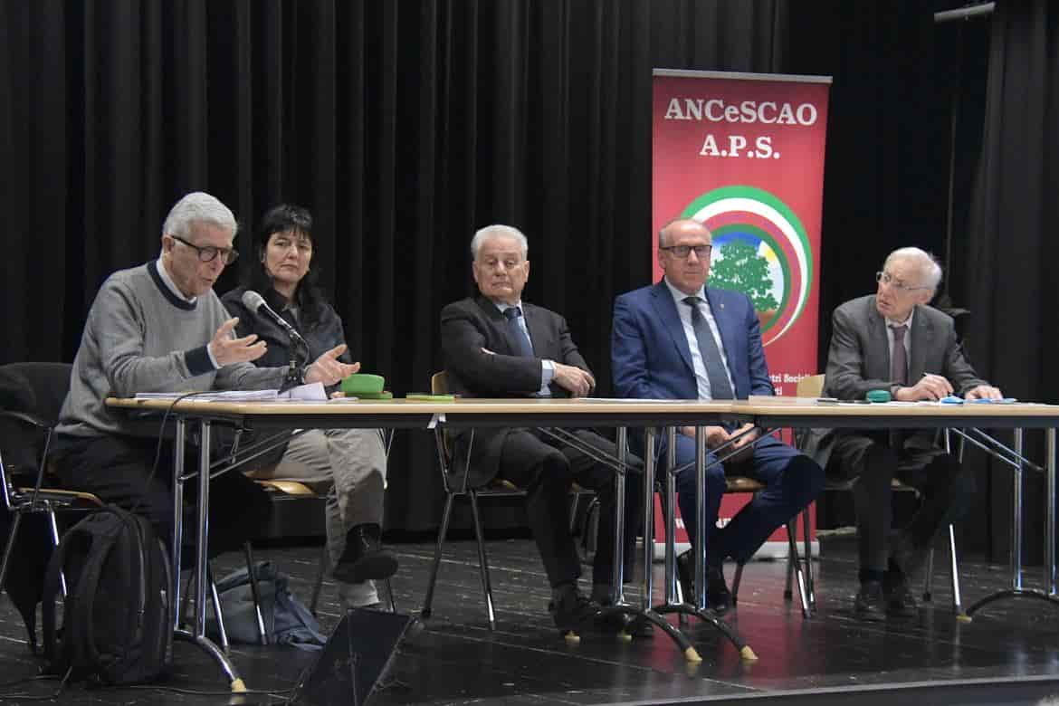 Tulio-cova-presidente-Mario-Tonina-ANCESCAO-A.P.S.-teatro-Cona-assemblea-dei-circoli-anziani-foto-Daniele-Panato-Agenzia-Panato_imagefullwide (1)