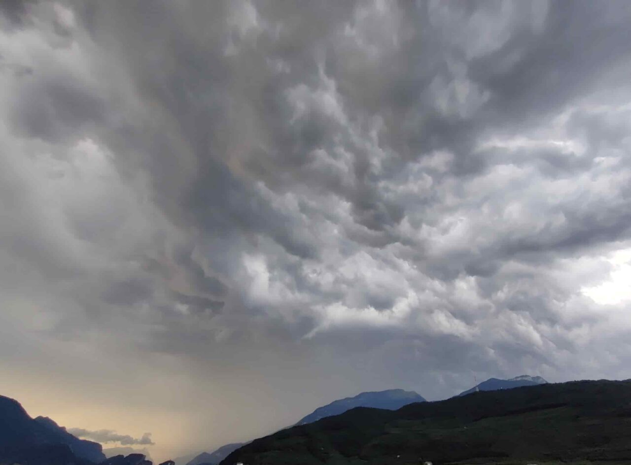 METEO PIOGGIA TEMPORALE ALTO GARDA ARCO RIVA 19 7 2023 (1)