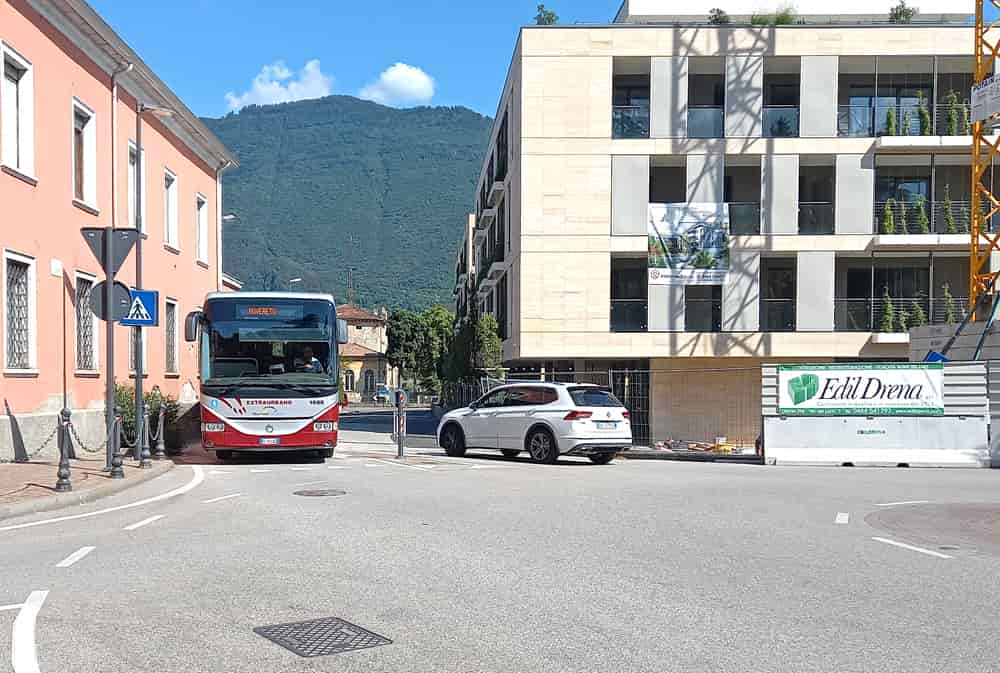 VIA SAN PIETRO RIAPERTA ARCO (2)