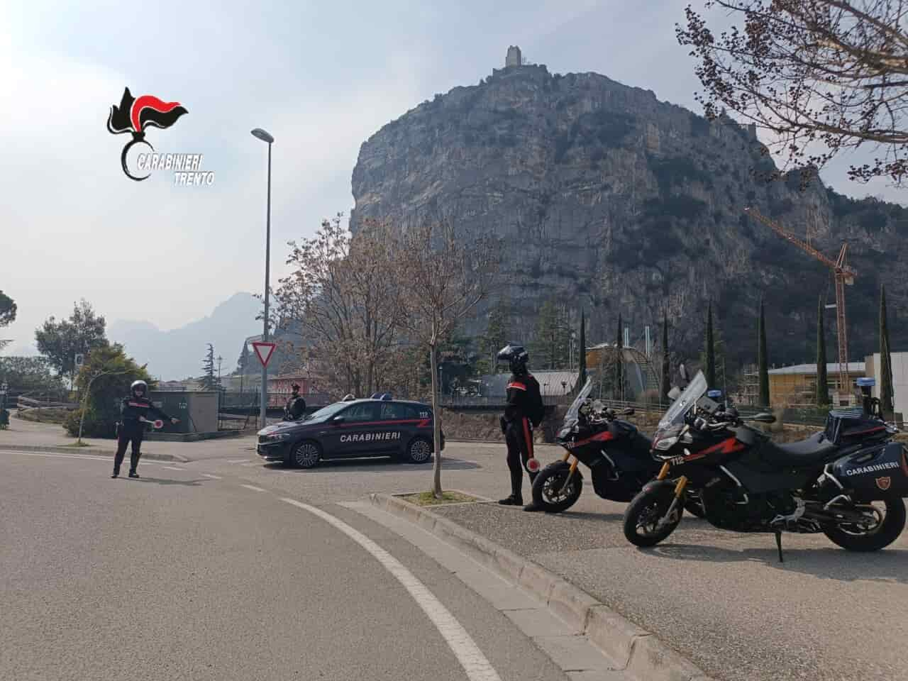 carabinieri controlli arco riva foto moto arco