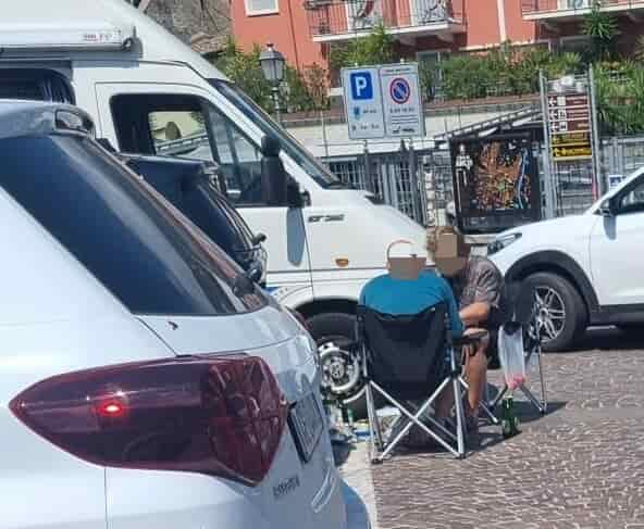 TURISTI CAMPEGGIANO AD ARCO CENTRO