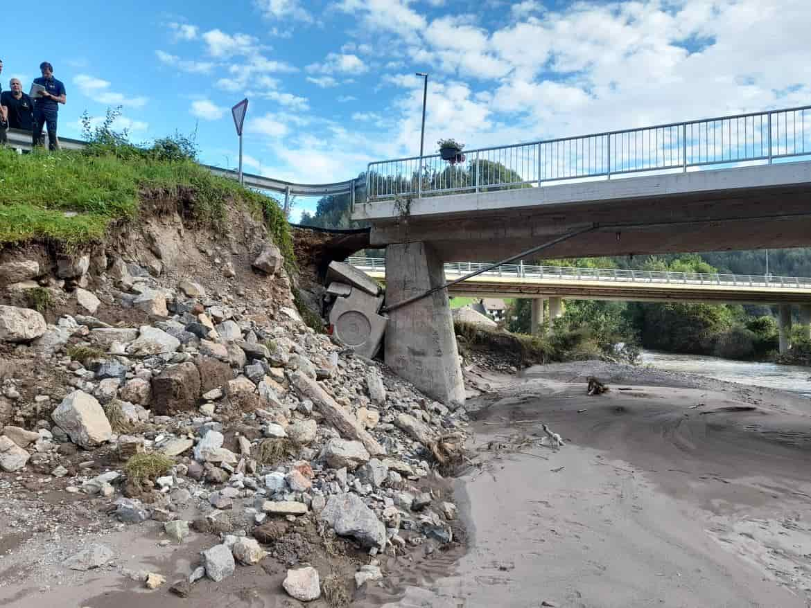 VIGILI FUOCO ALLUVIONI SLOVENIA (1)