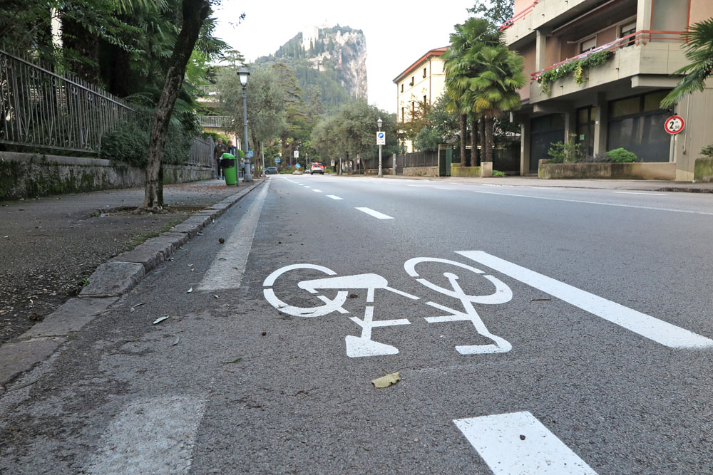 CORSIA CICLABILE VIALE MONACHE ARCO