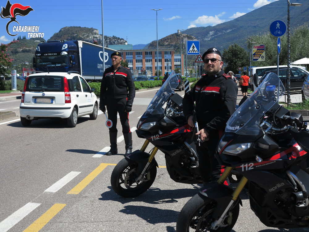 CARABINIERI MOTO ARCO