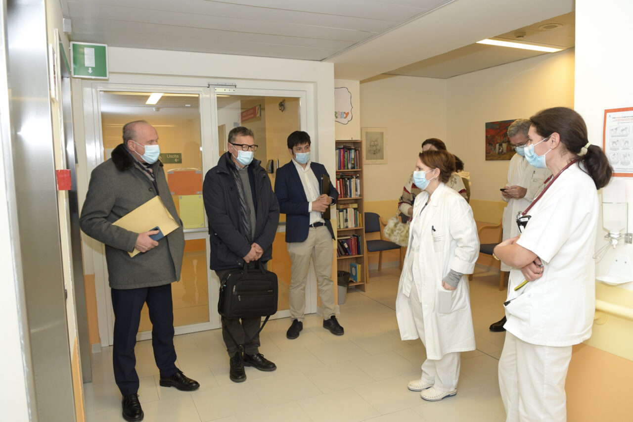 ASSESSORE SANITÀ TONINA NELLA OPERAZIONE ASCOLTO VISITA L'OSPEDALE DI ARCO