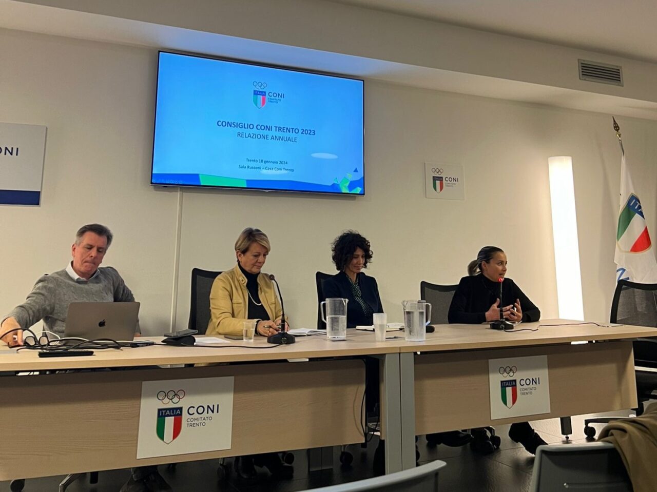 Da sx vicepresidente Coni Massimo Eccel, presidente Coni Paola Mora,Francesca Gerosa, Elisa Miori ACLI trentine