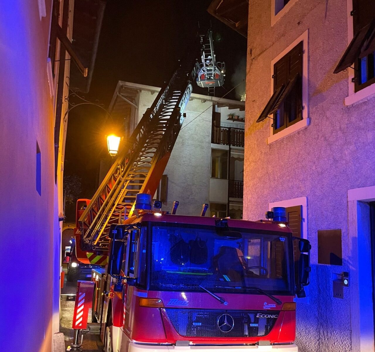 INCENDIO CANNA FUMARIA VIGILI FUOCO VARIGNANO ARCO (1)