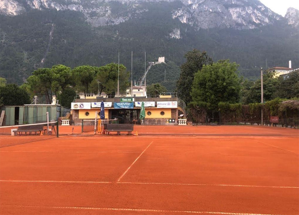 TENNIS RIVA PROTESTA GENITORI 6