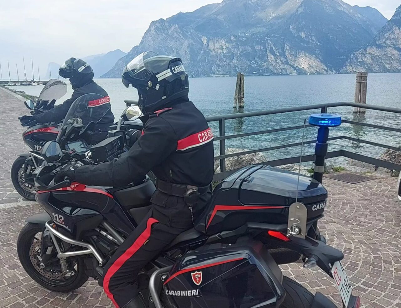 CARABINIERI MOTO ARCO (1)