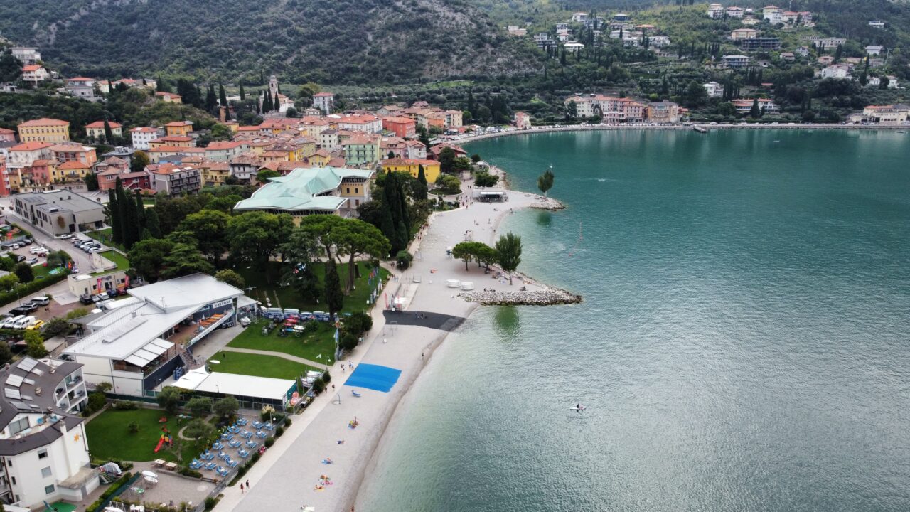 TORBOLE PANORAMA SPIAGGIA COLONIA PAVESE CIRCOLO SURF foto alessandro galas