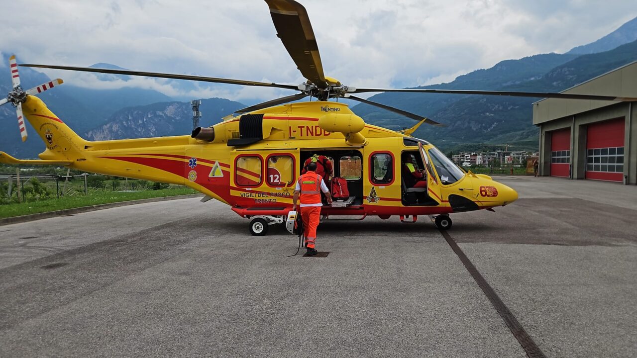 elicottero soccorso 118 caserma pompieri ARCO