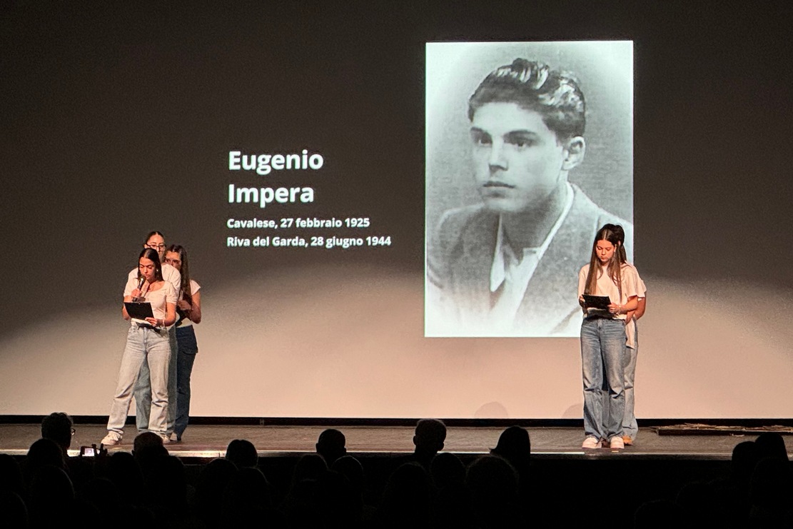 LICEO MAFFEI SPETTACOLO LIBERTà RIVA (12)