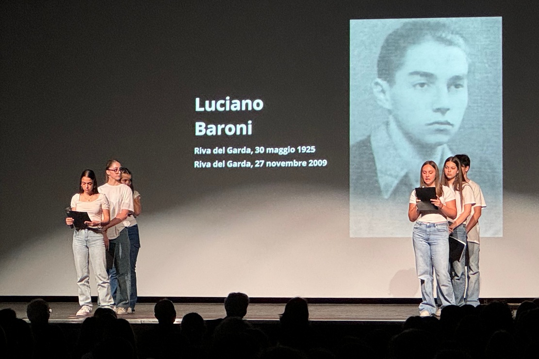 LICEO MAFFEI SPETTACOLO LIBERTà RIVA (13)