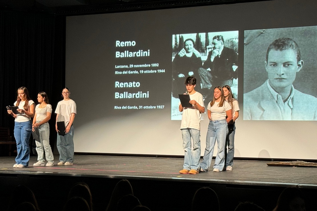 LICEO MAFFEI SPETTACOLO LIBERTà RIVA (14)