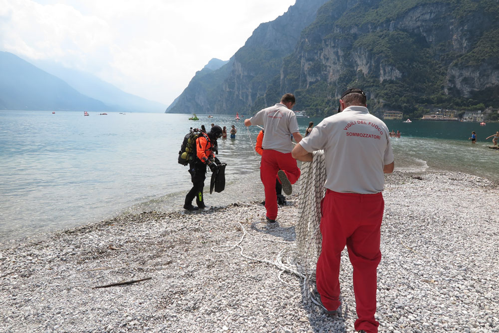 IMG_1514 SOMMOZZATORI VIGILI DEL FUOCO RICERCA ANNEGATI GARDA RIVA (11)