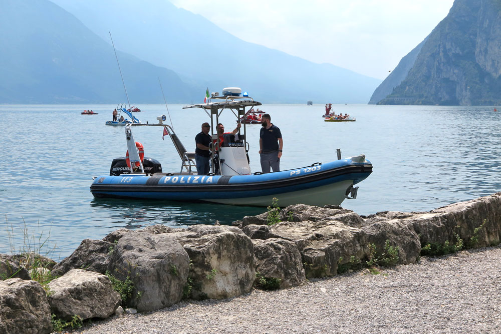 IMG_1514 SOMMOZZATORI VIGILI DEL FUOCO RICERCA ANNEGATI GARDA RIVA (2)