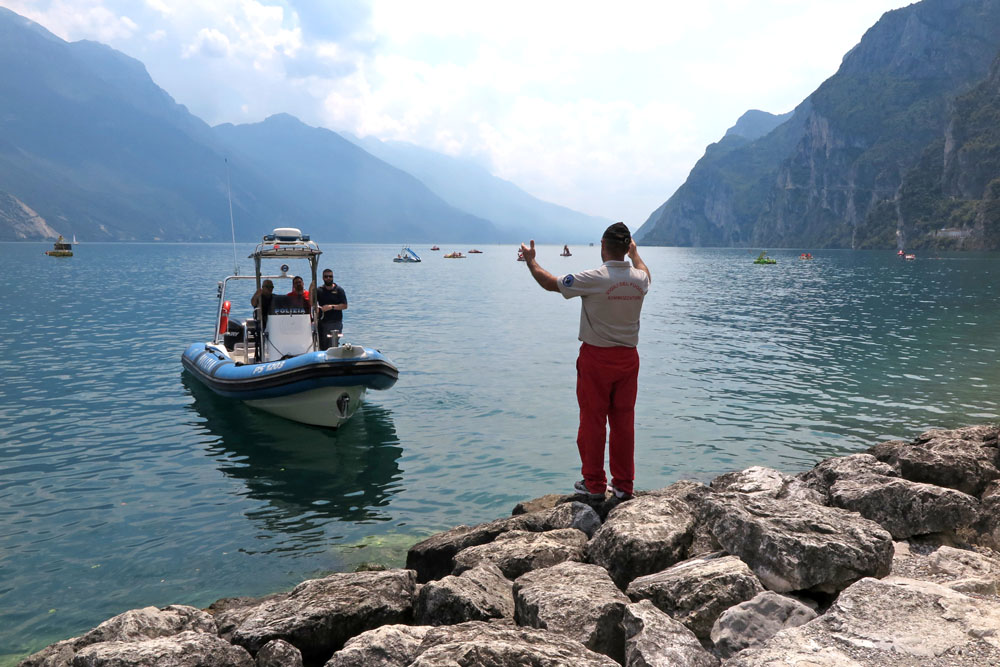 IMG_1514 SOMMOZZATORI VIGILI DEL FUOCO RICERCA ANNEGATI GARDA RIVA (4)