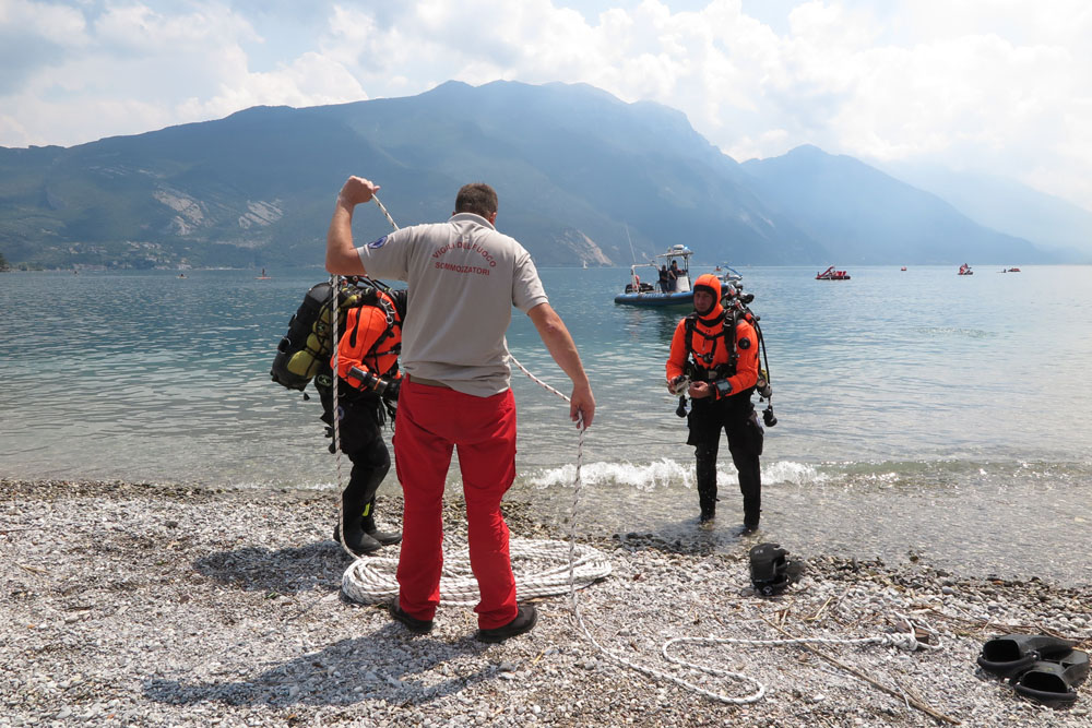 IMG_1514 SOMMOZZATORI VIGILI DEL FUOCO RICERCA ANNEGATI GARDA RIVA (9)