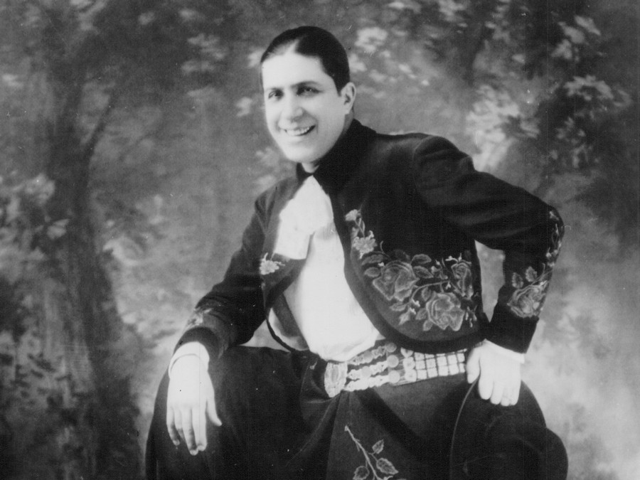 Carlos_Gardel_en_París,_año_1923