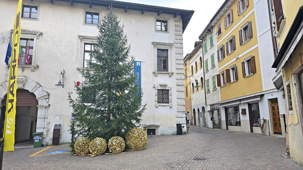 20241128_ARREDO URBANO CENTRO STORICO ARCO VIA SEGANTINI (10)