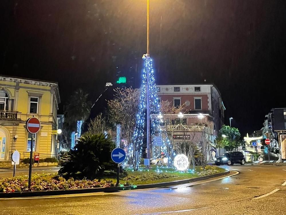 LUCI NATALE AIUOLE RIVA (1)