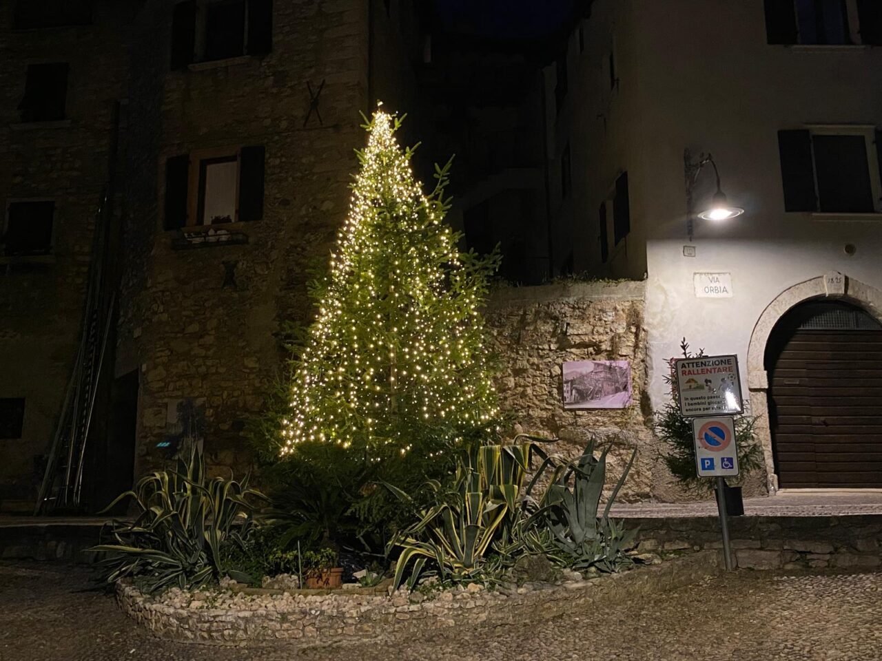 VIA SEGANTINI ARCO SENZA PRESEPI NATALE (4)