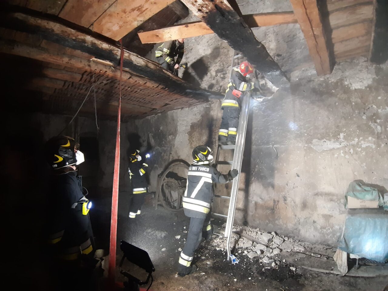 VIGILI FUOCO DRO INCENDIO (4)