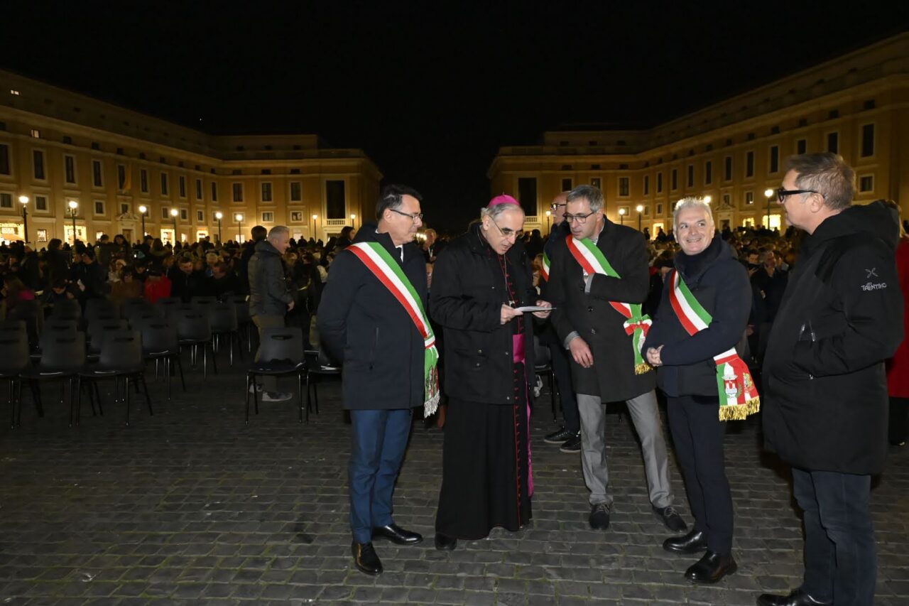 abete natale ledro in piazza san pietro vaticano (54)