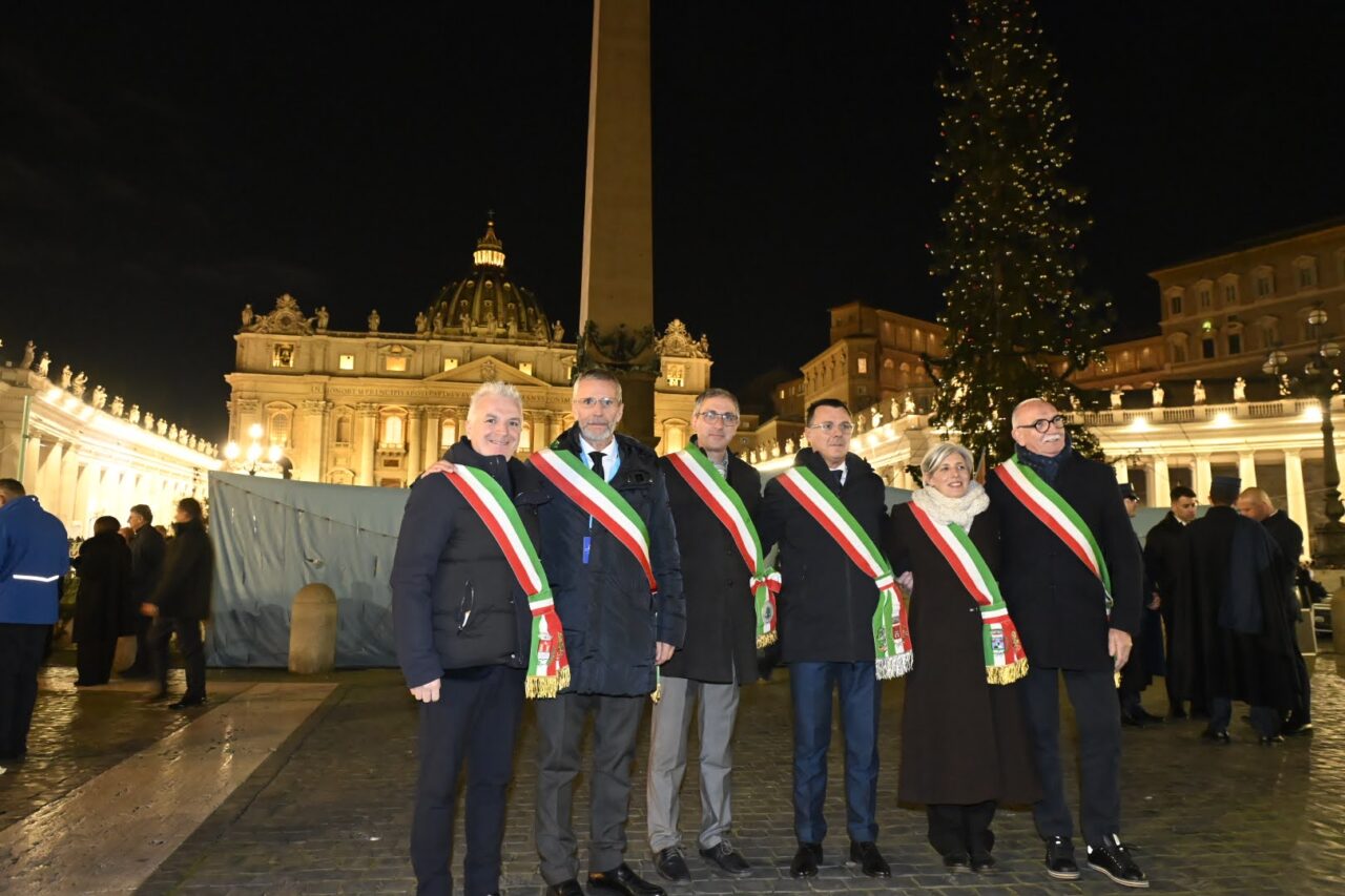 abete natale ledro in piazza san pietro vaticano (58)