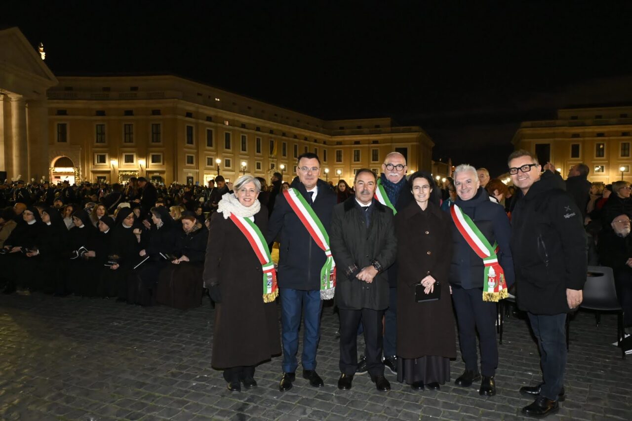 abete natale ledro in piazza san pietro vaticano (59)