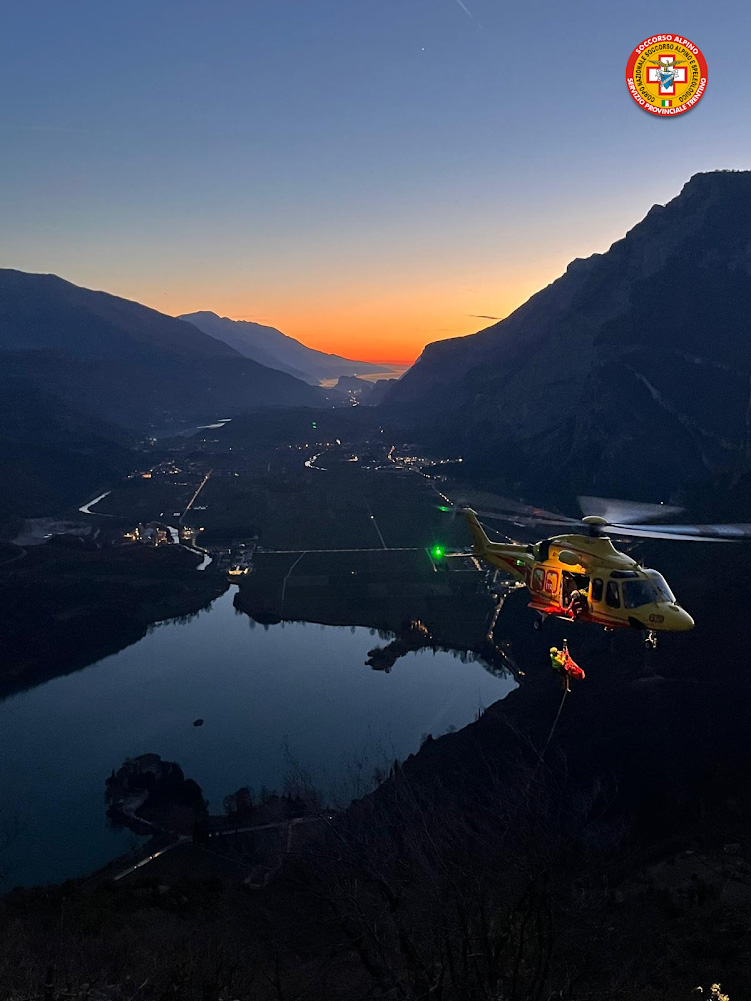 elicottero vallelaghi tramonto