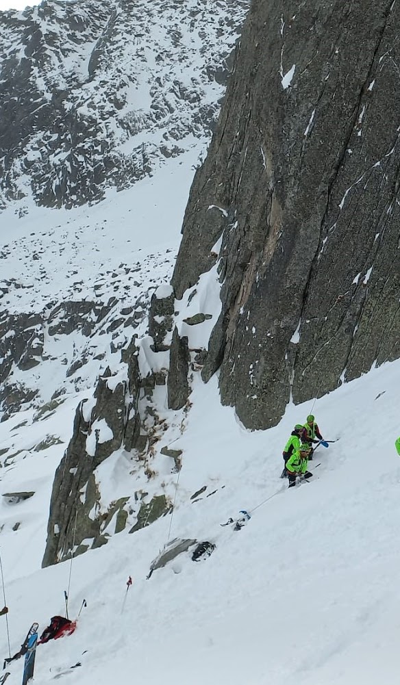 ALPINISTI INGLESI DISPERSI Adamello soccorso alpino (4)