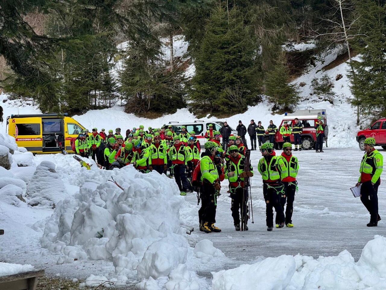 SOCCORSO ALPINO RICERCHE ADAMELLO ELICOTTERO 1736596902165