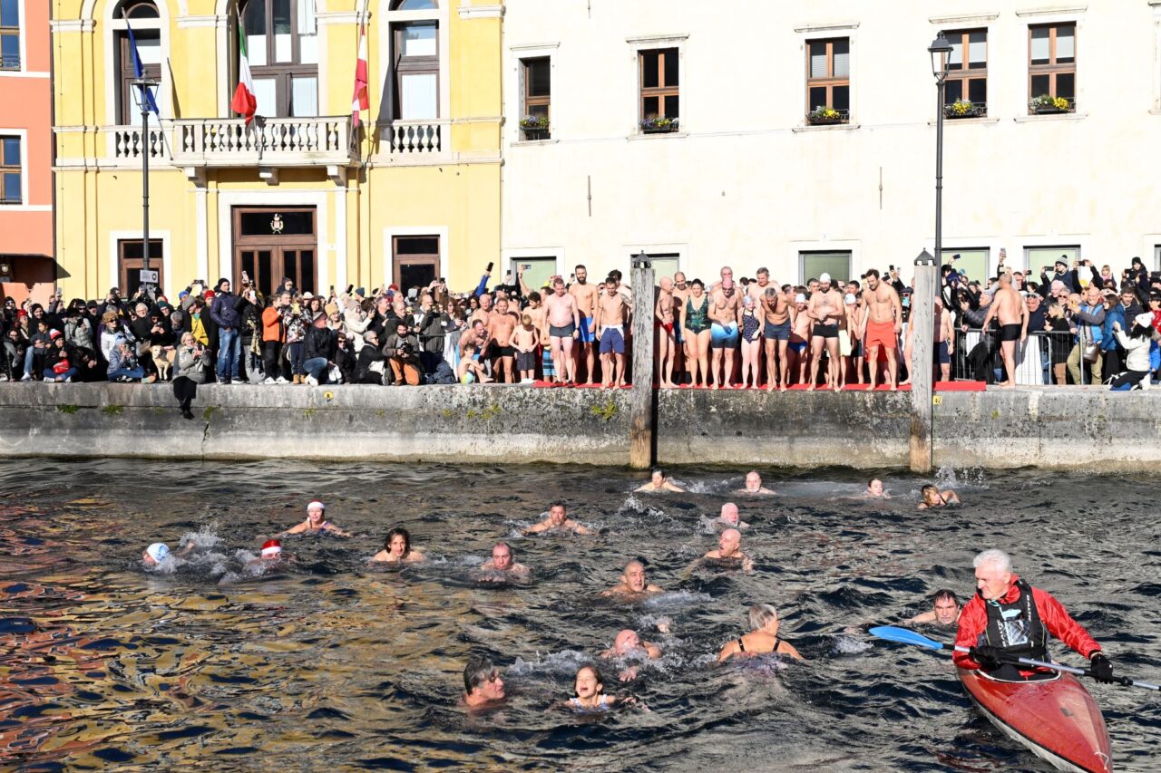 _ZFG2982 tuffo capodanno 2025 riva