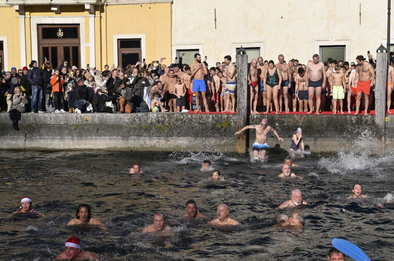 _ZFG2999 tuffo capodanno 2025 riva