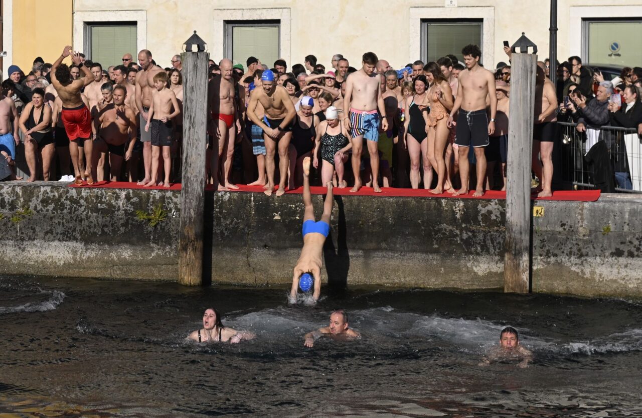 _ZFG3108 tuffo capodanno 2025 riva