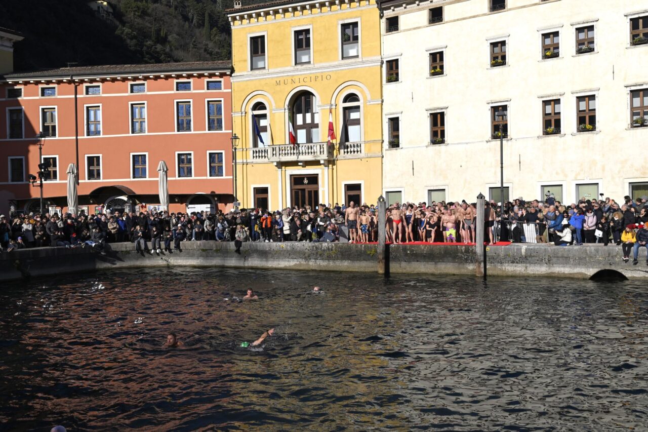 _ZFG3144 tuffo capodanno 2025 riva