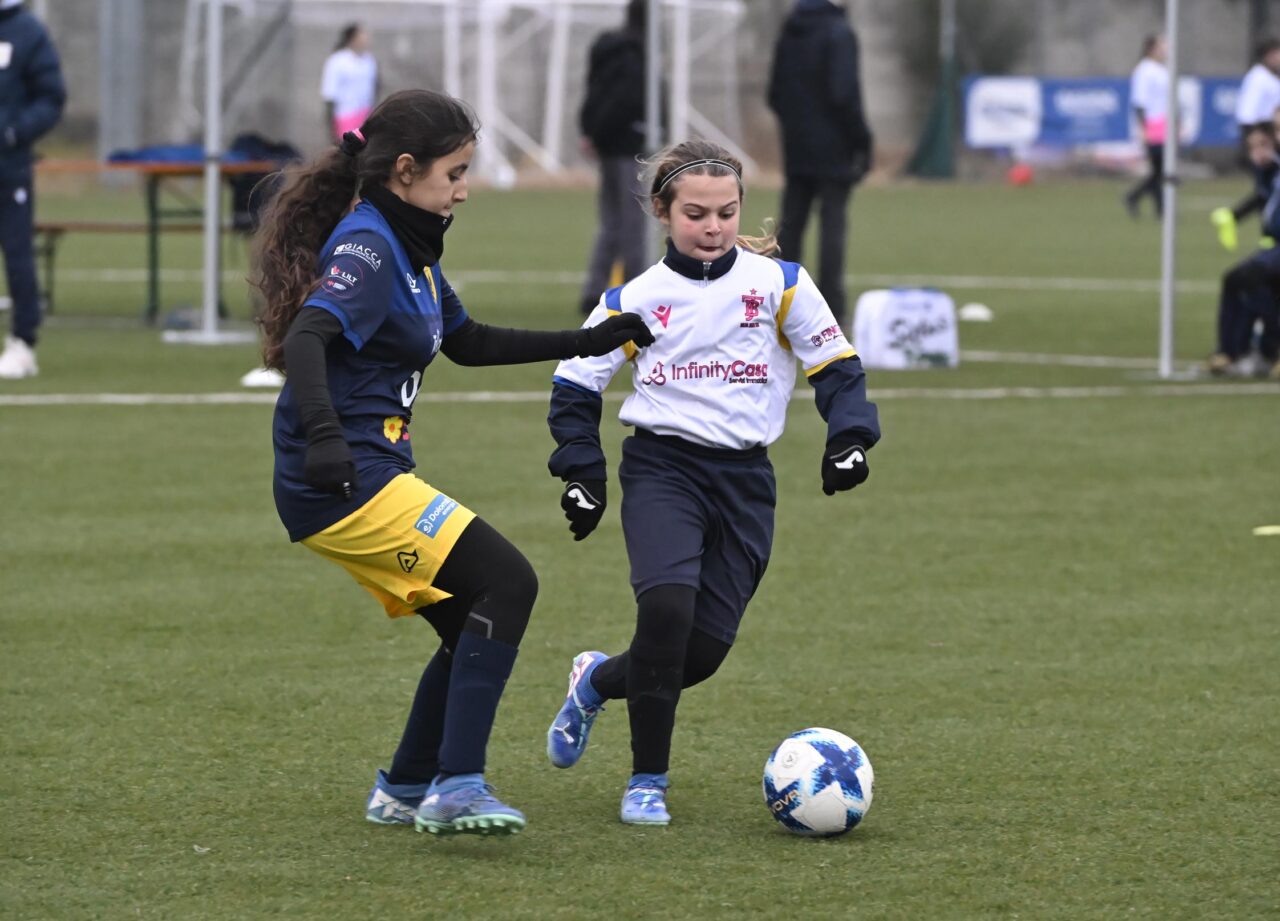 _ZFG3562 CALCIO BEPPE VIOLA FEMMINILE UNDER 12 ARCO (2)