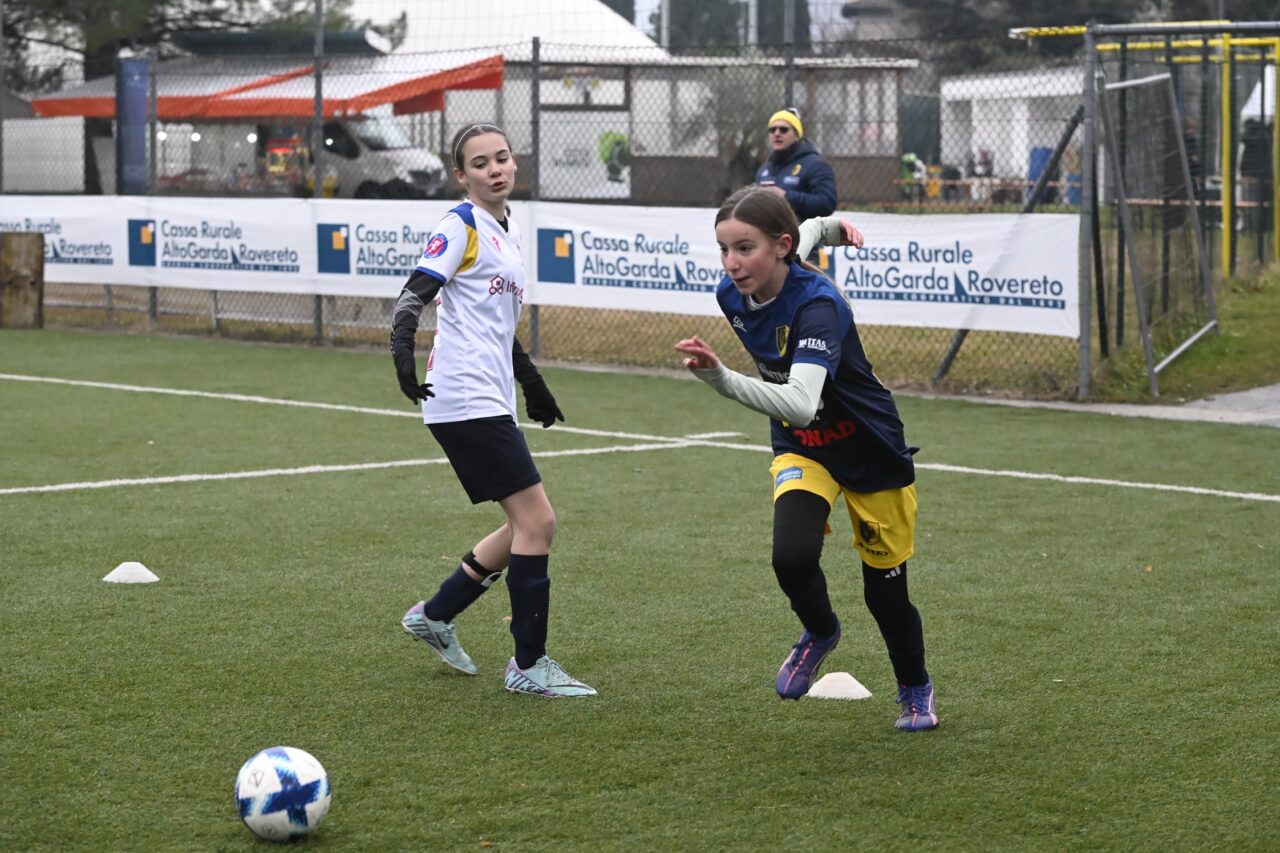 _ZFG3562 CALCIO BEPPE VIOLA FEMMINILE UNDER 12 ARCO (3)