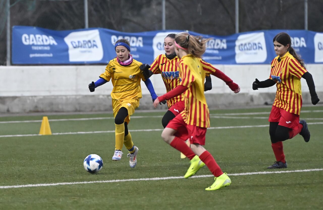 _ZFG3562 CALCIO BEPPE VIOLA FEMMINILE UNDER 12 ARCO (6)