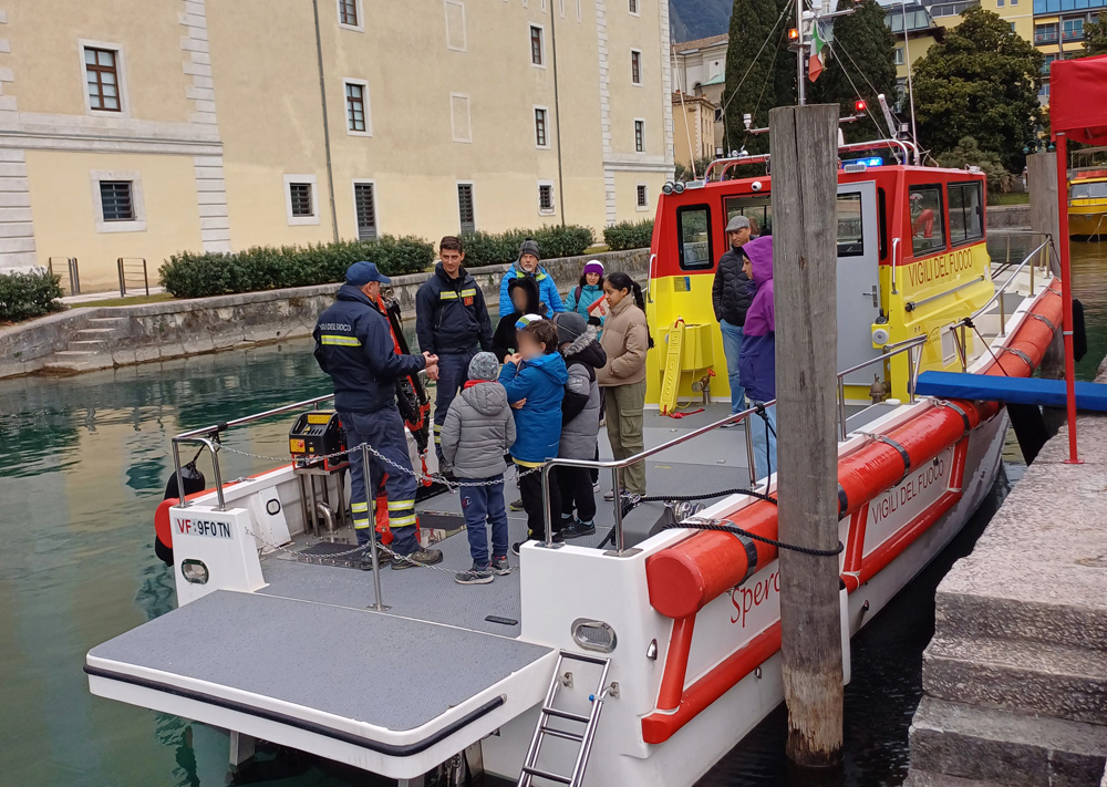 molti bambini alla visita dello Sperone w(2)