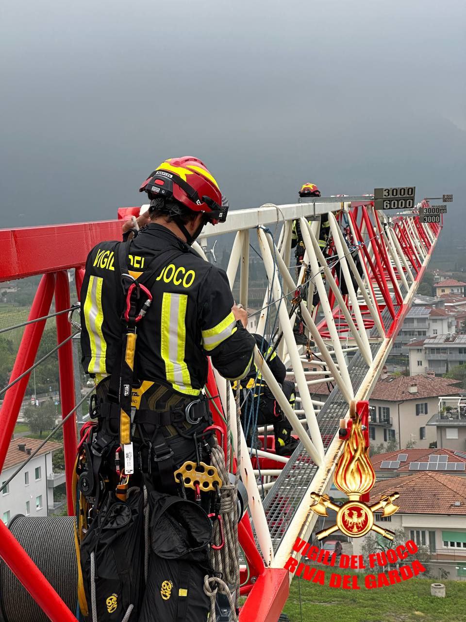 VID_20250420_vigili fuoco riva esercitazione gru (3)