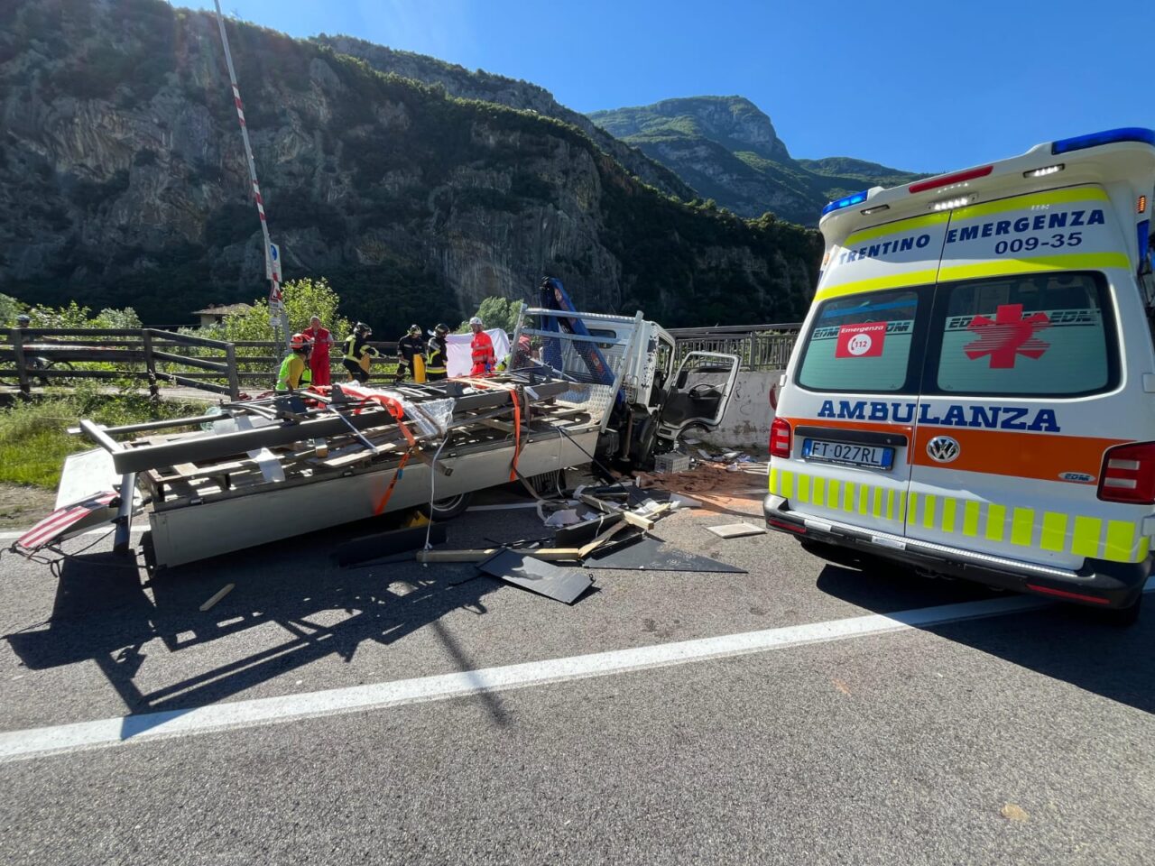 IMG-20250530 incidente camion ceniga vigili fuoco (3)