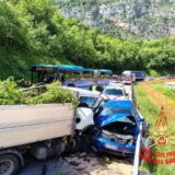 Scontro al Passo San Giovanni, tre feriti e traffico paralizzato